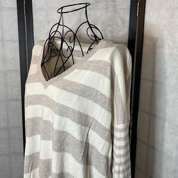 Express Cream stripped sweater size S - Picture 4 of 9